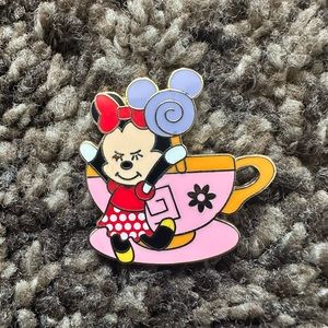 Disney Minnie Mouse Tea Cup Pin